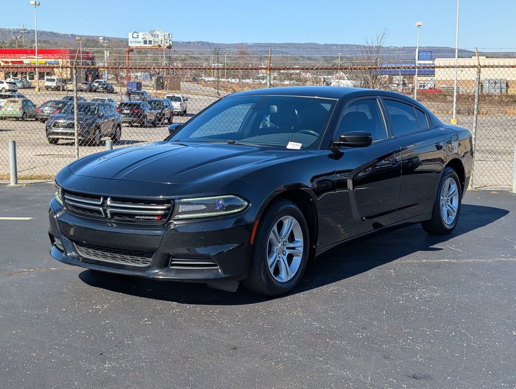 Used 2017 Dodge Charger SE w/ Travel & Safety Group image 3