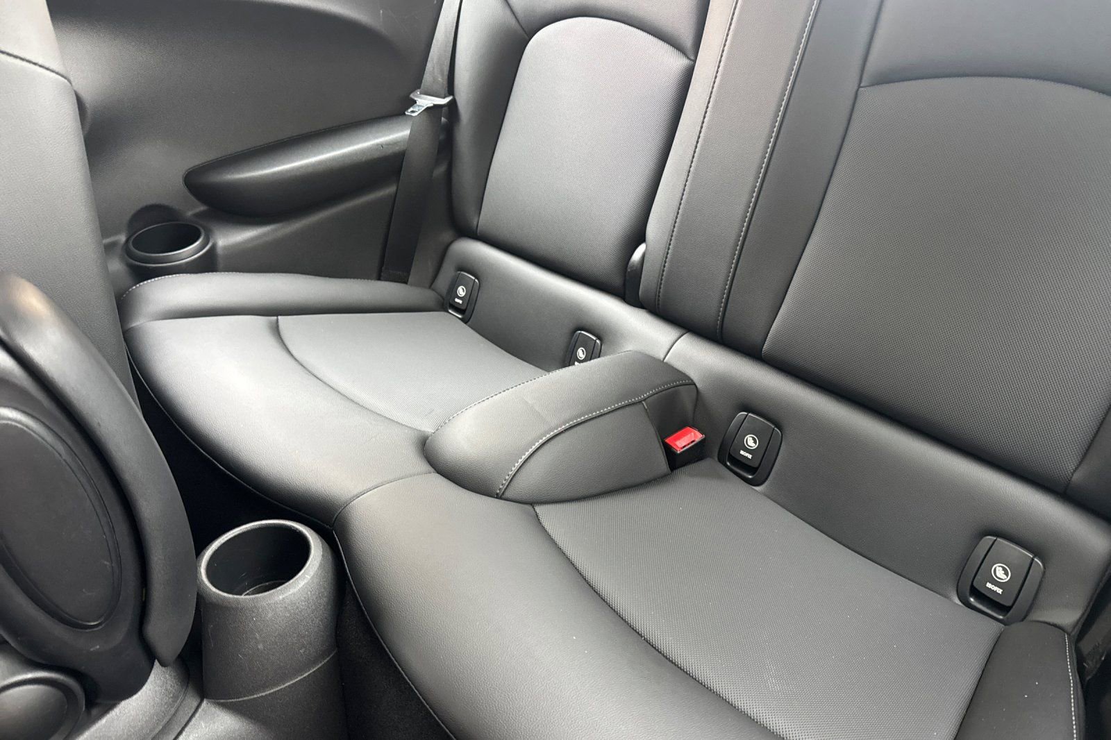 Used 2019 MINI Cooper 2-Door Hardtop image 12