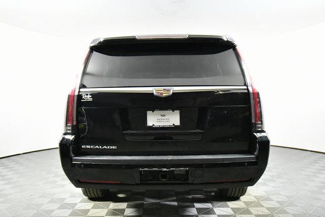 Used 2019 Cadillac Escalade ESV Premium Luxury image 4