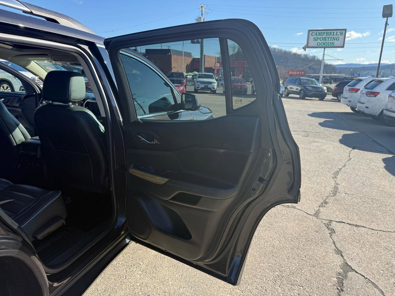 Used 2018 GMC Acadia Denali w/ Technology Package AWD/4WD image 57