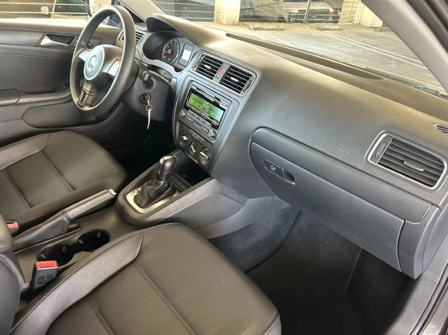 Used 2012 Volkswagen Jetta SE image 28