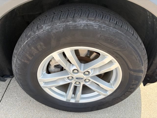 Used 2022 Ford Explorer XLT w/ Equipment Group 202A AWD/4WD image 25