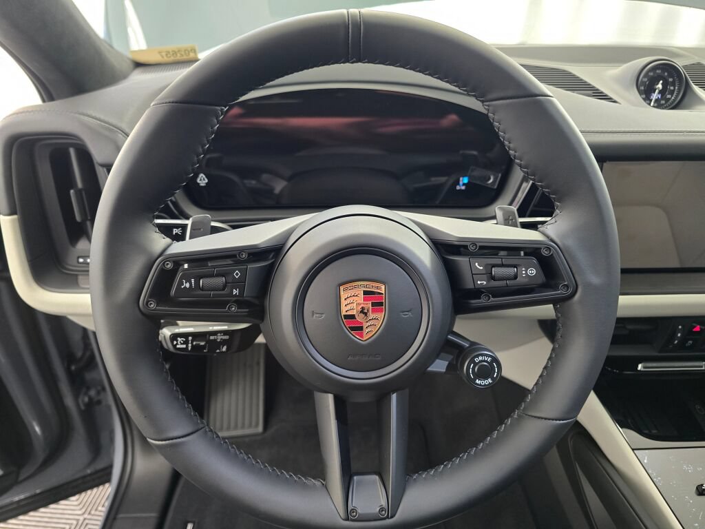 New 2026 Porsche Cayenne GTS AWD/4WD image 15