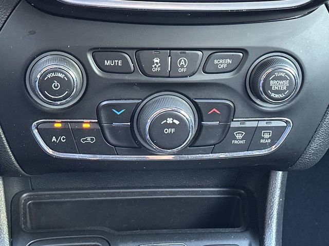 Used 2021 Jeep Cherokee Latitude FWD image 22