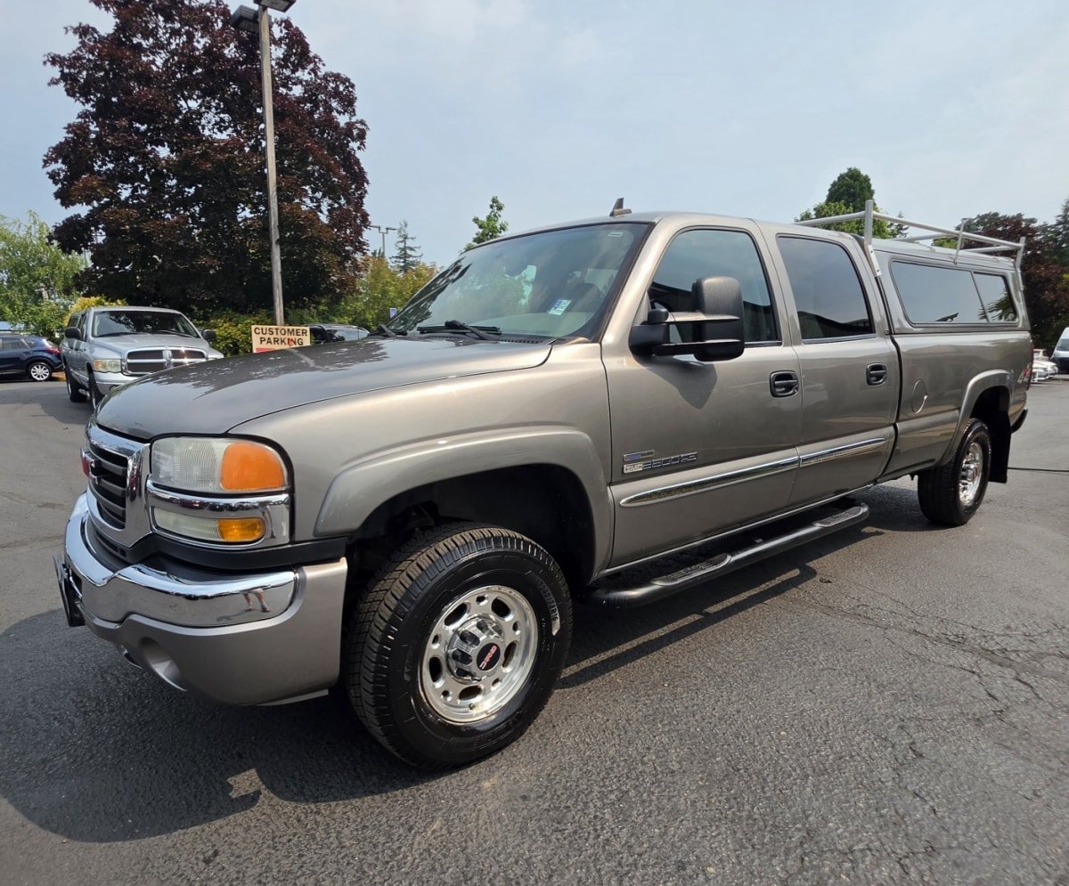 Used 2007 GMC Sierra 2500 SLT w/ Heavy-Duty Power Package AWD/4WD image 2