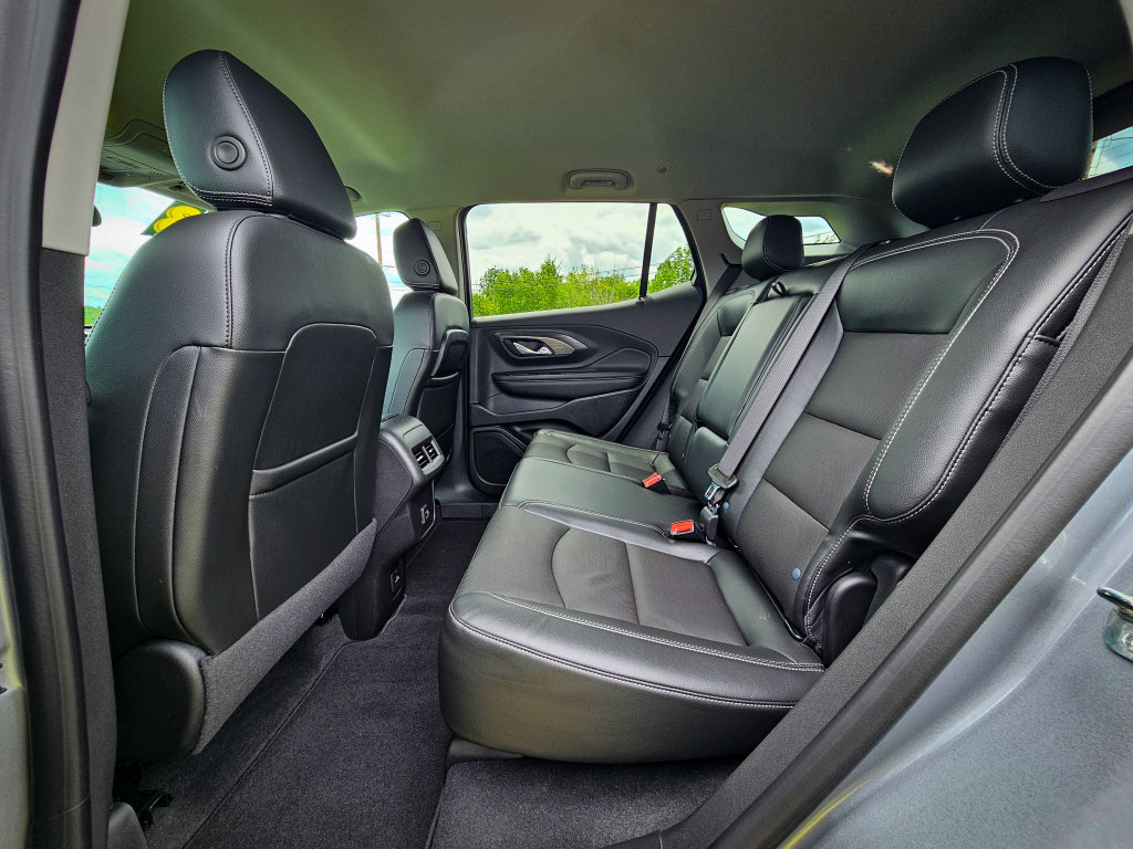 Used 2023 GMC Terrain SLT w/ Tech Package AWD/4WD image 32
