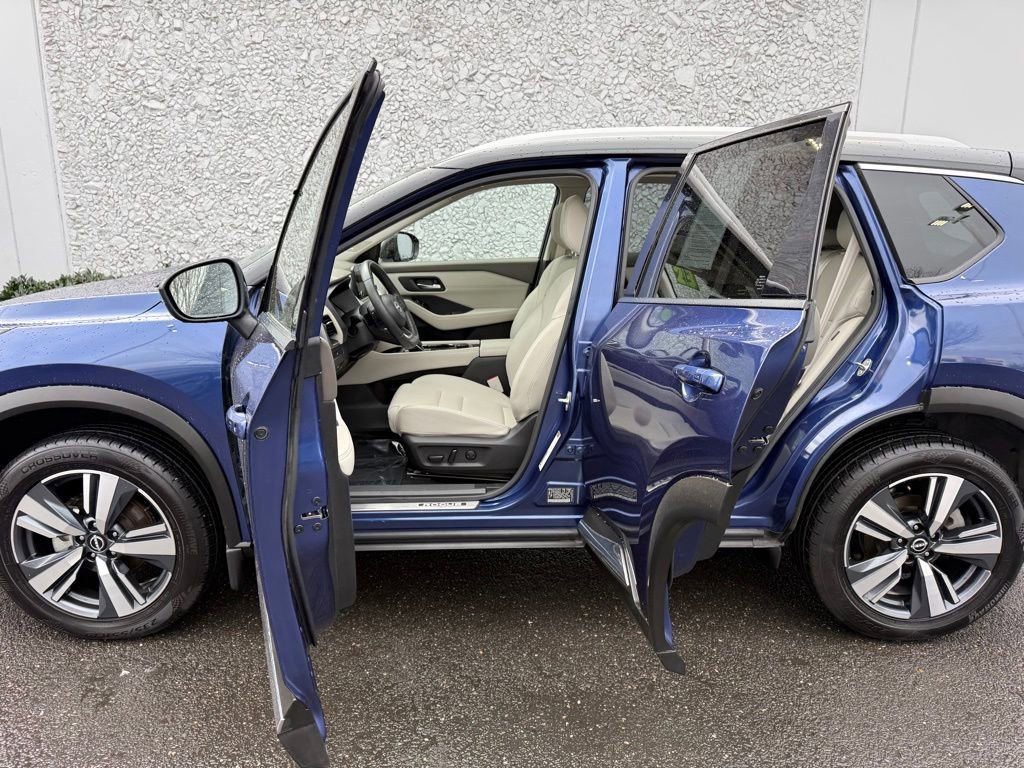 Used 2023 Nissan Rogue SL w/ SL Premium Package image 18