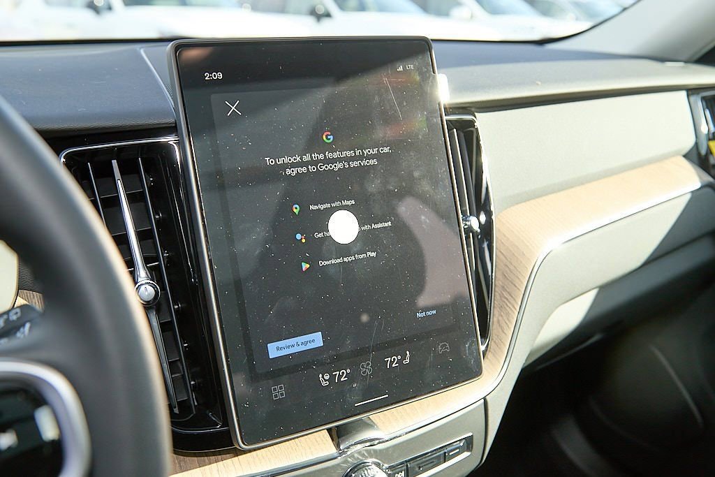 New 2026 Volvo XC60 B5 Plus w/ Protection Package Premier image 13