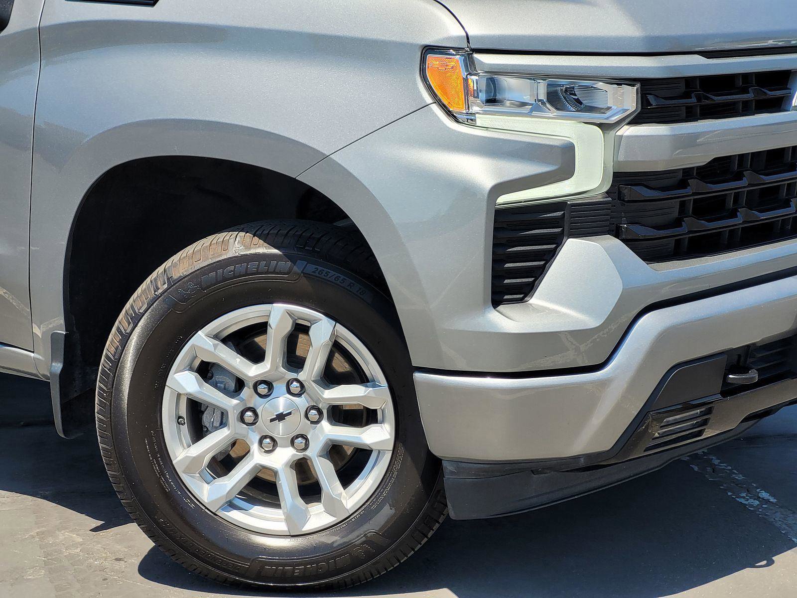 Used 2023 Chevrolet Silverado 1500 RST w/ Z71 Off-Road Package AWD/4WD image 5
