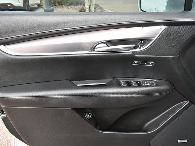 Used 2017 Cadillac XT5 Luxury w/ Driver Awareness Package image 18