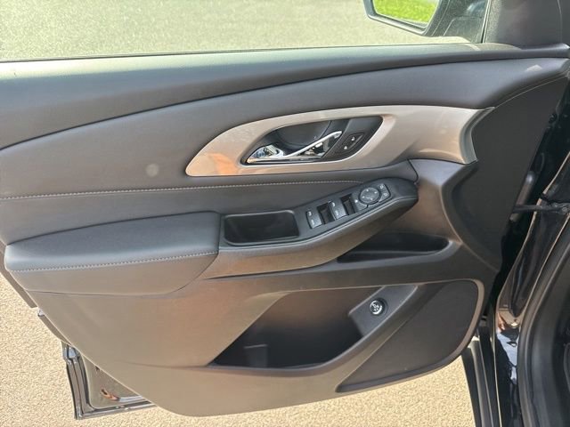 Used 2023 Chevrolet Traverse LT w/ Midnight/Sport Edition AWD/4WD image 17