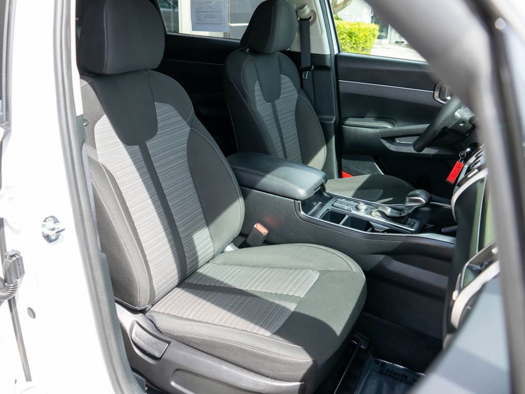 Used 2021 Kia Sorento LX FWD image 9