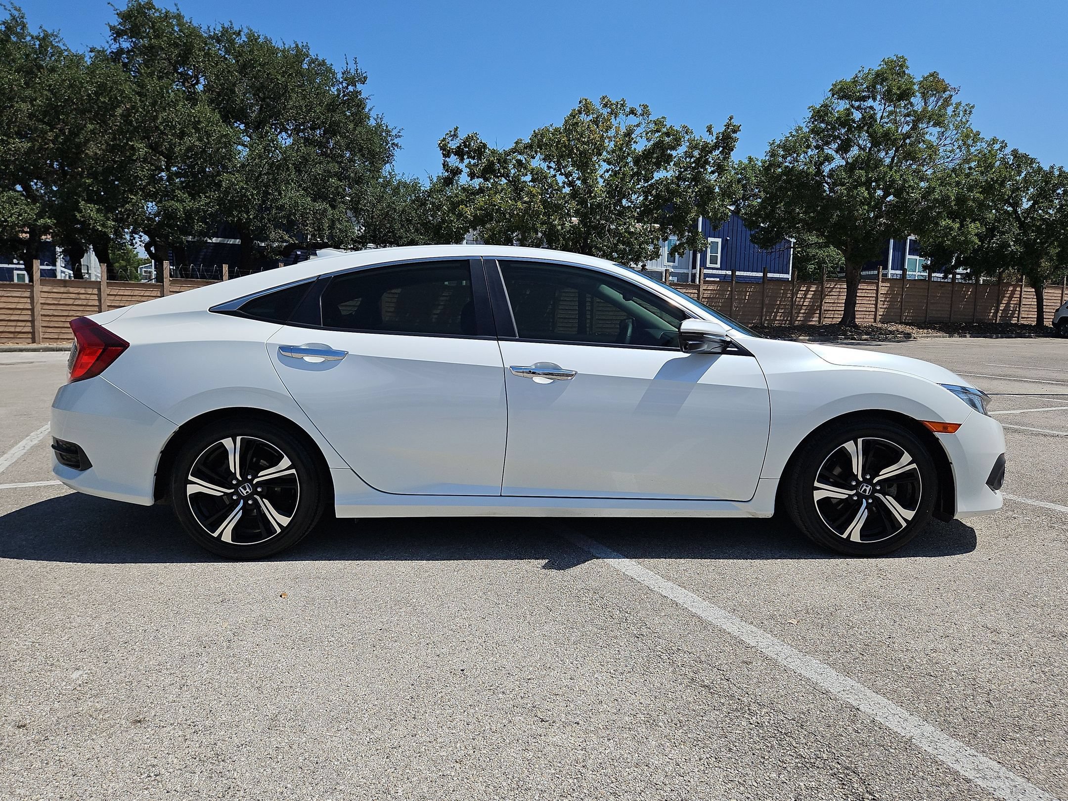 Used 2018 Honda Civic Touring image 2