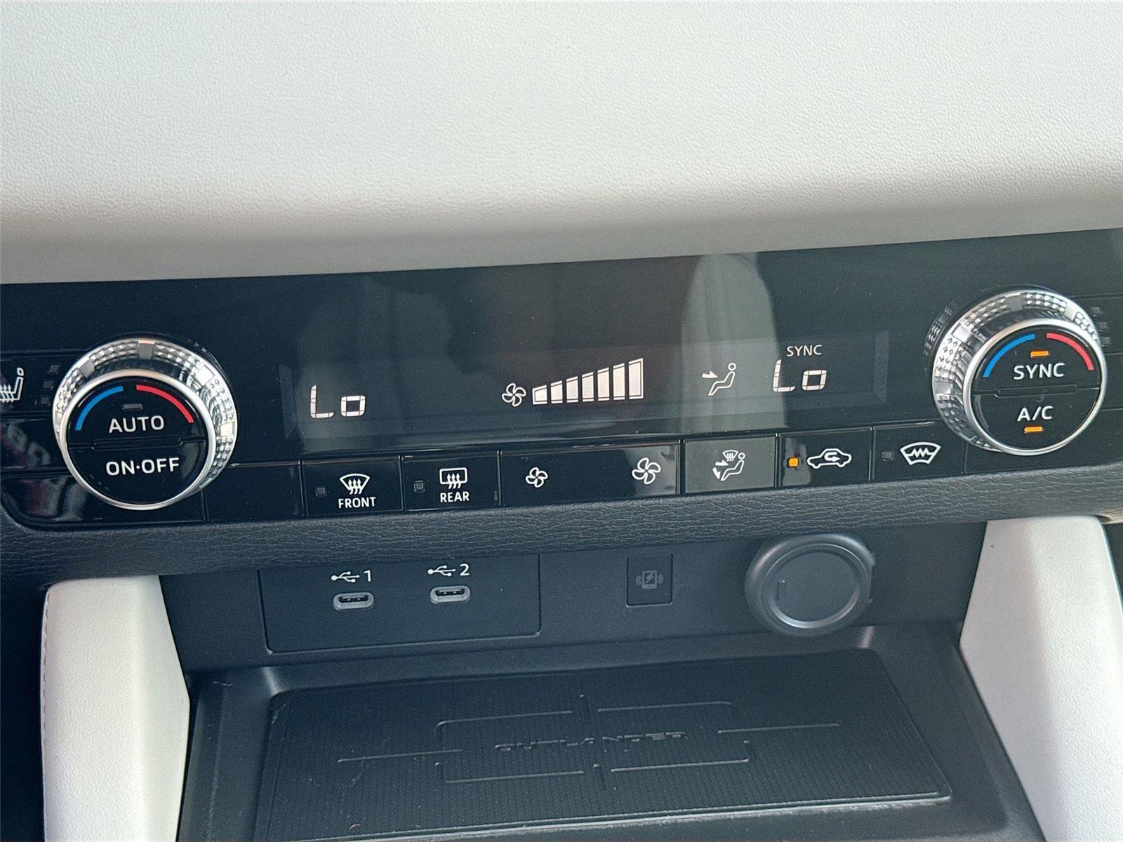 New 2025 Mitsubishi Outlander SE image 16