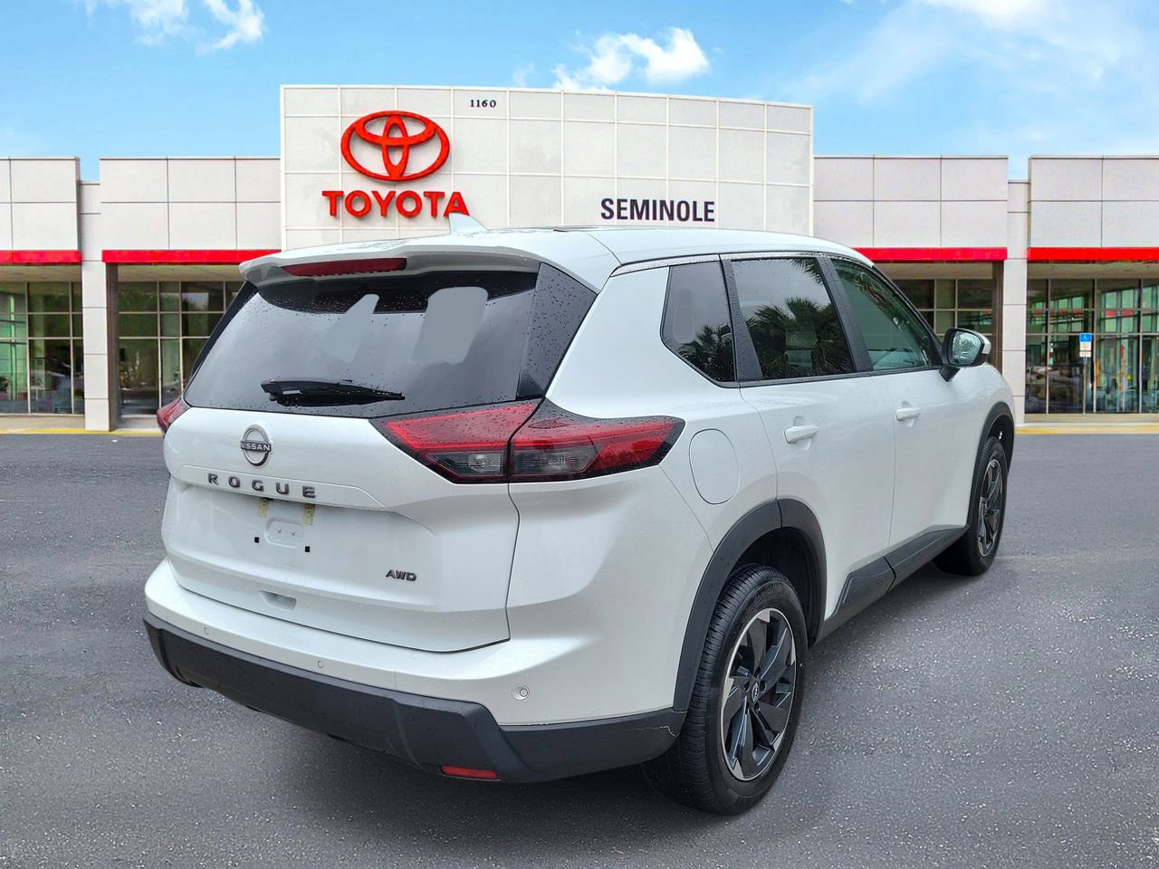 Used 2025 Nissan Rogue SV image 3