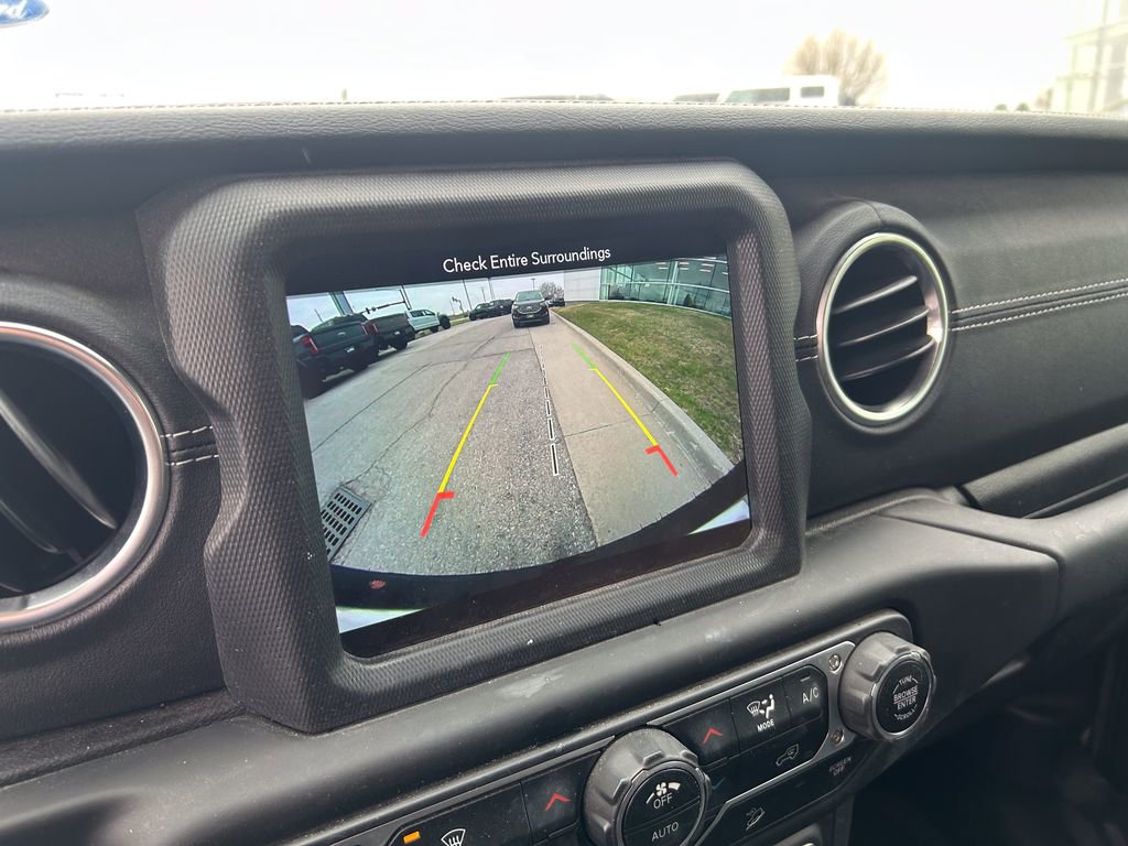 Used 2018 Jeep Wrangler Unlimited Sahara image 20