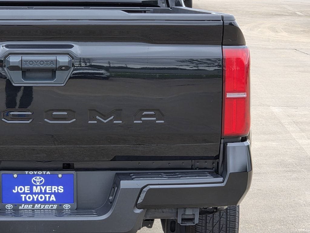 Used 2024 Toyota Tacoma SR5 AWD/4WD image 9