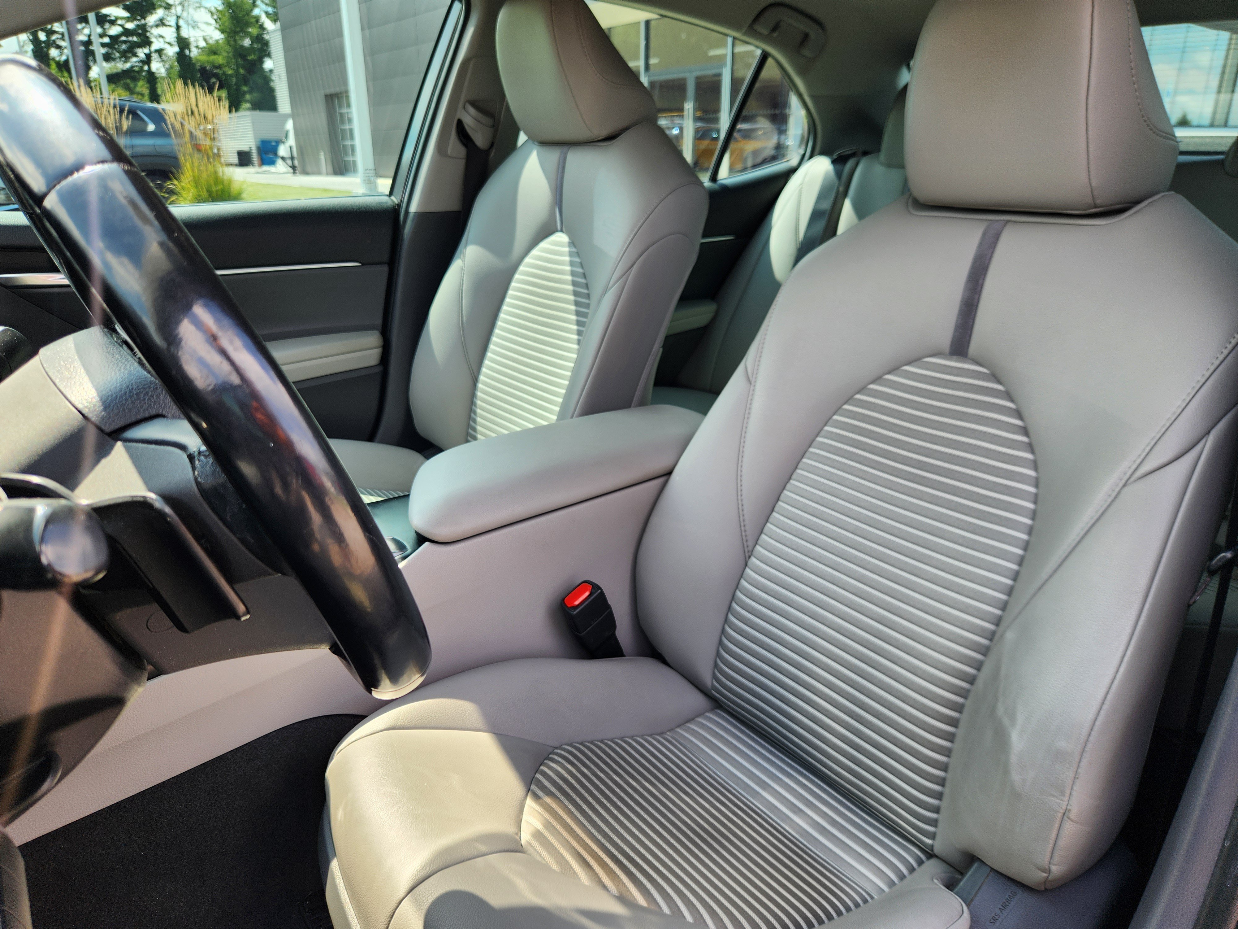 Used 2019 Toyota Camry SE FWD image 7