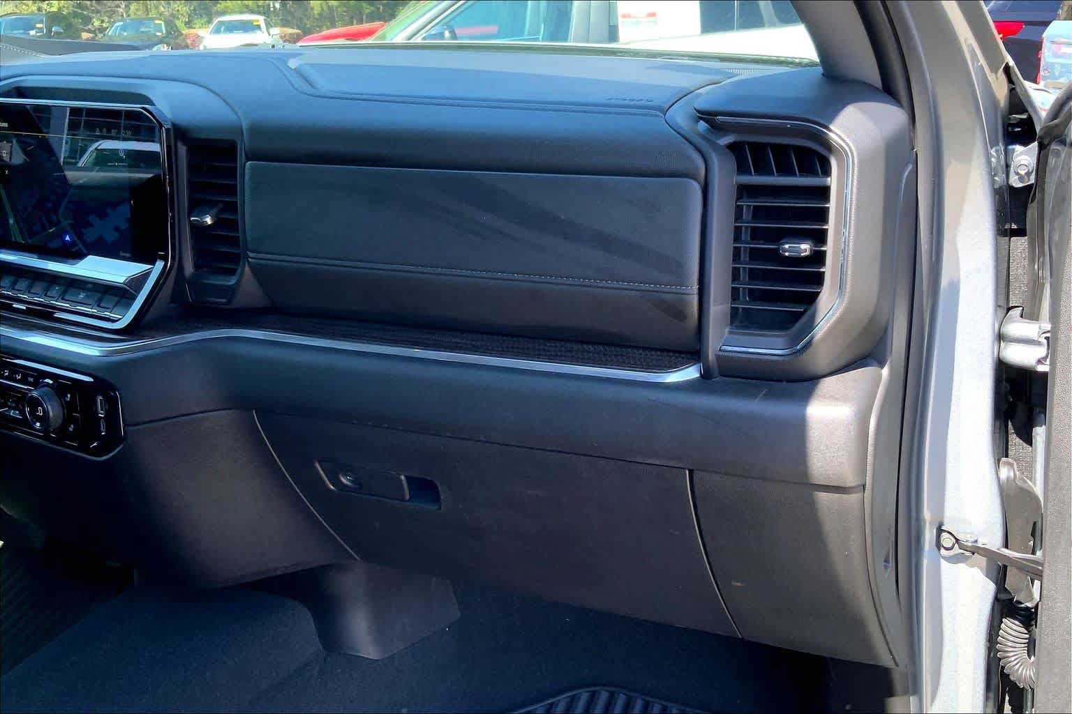 Used 2025 Chevrolet Silverado 1500 LT AWD/4WD image 31