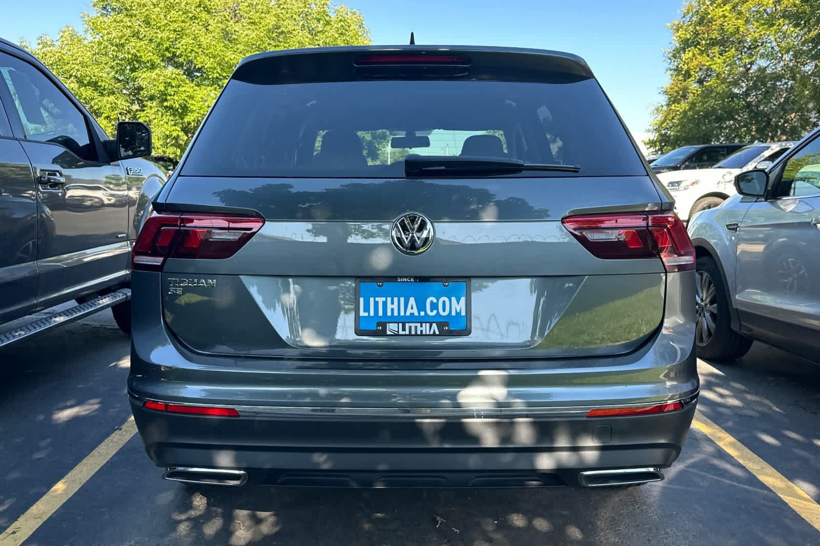 Used 2020 Volkswagen Tiguan SE w/ Panoramic Sunroof Package FWD image 5