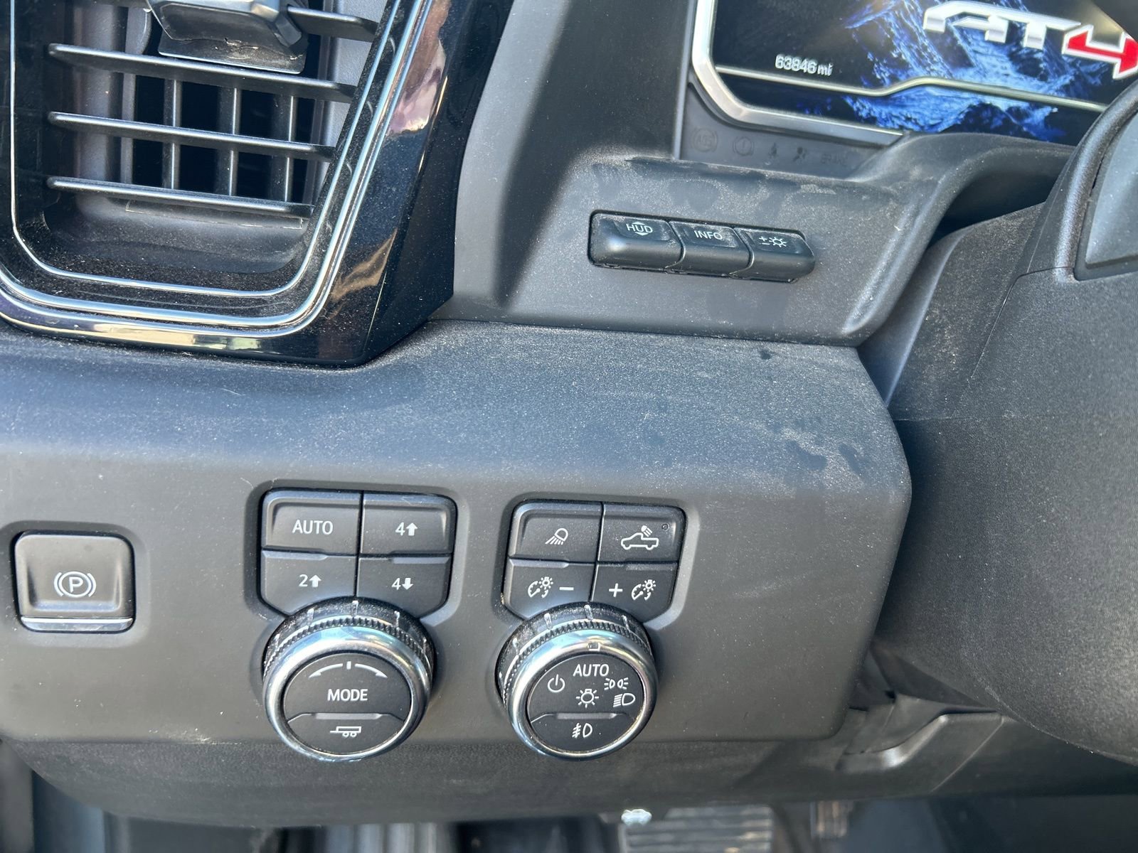 Used 2024 GMC Sierra 2500 AT4 w/ AT4 Premium Plus Package image 15