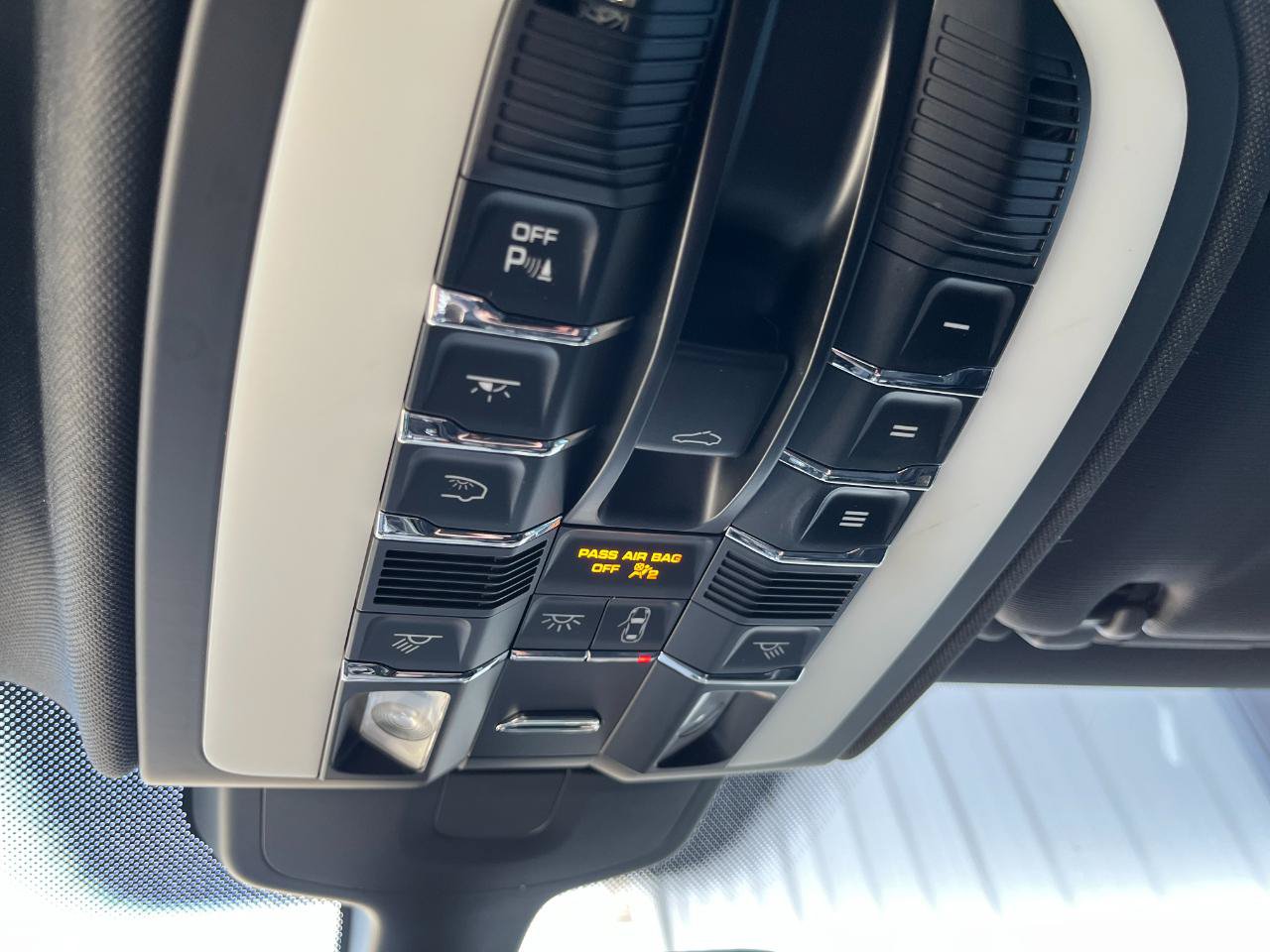 Used 2014 Porsche Cayenne Diesel Platinum Edition AWD/4WD image 42