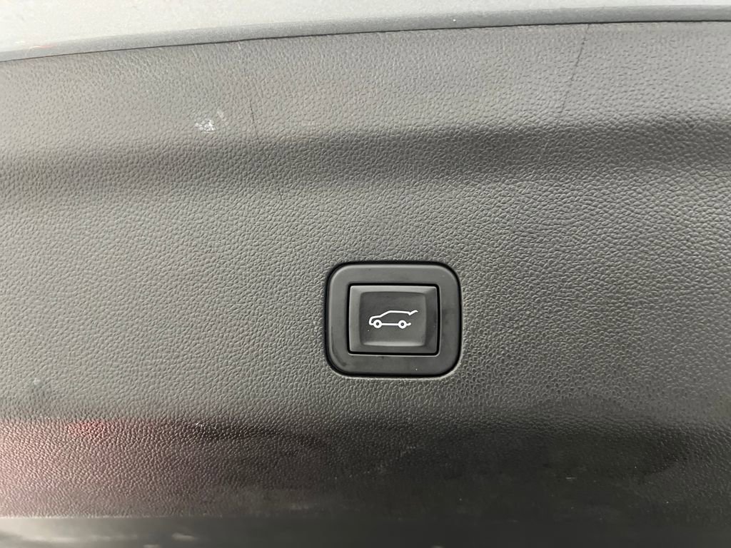 Used 2025 Chevrolet Tahoe LT image 41