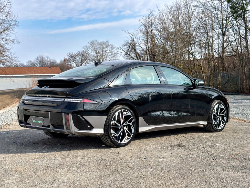 Used 2023 Hyundai Ioniq 6 Limited image 3