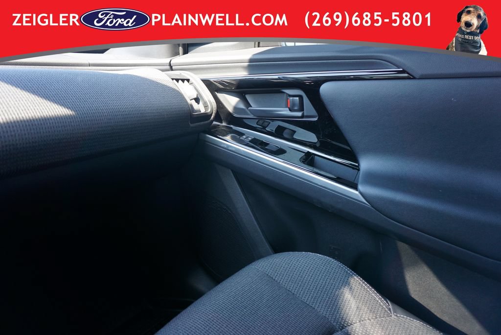 Used 2024 Toyota bZ4X FWD image 33