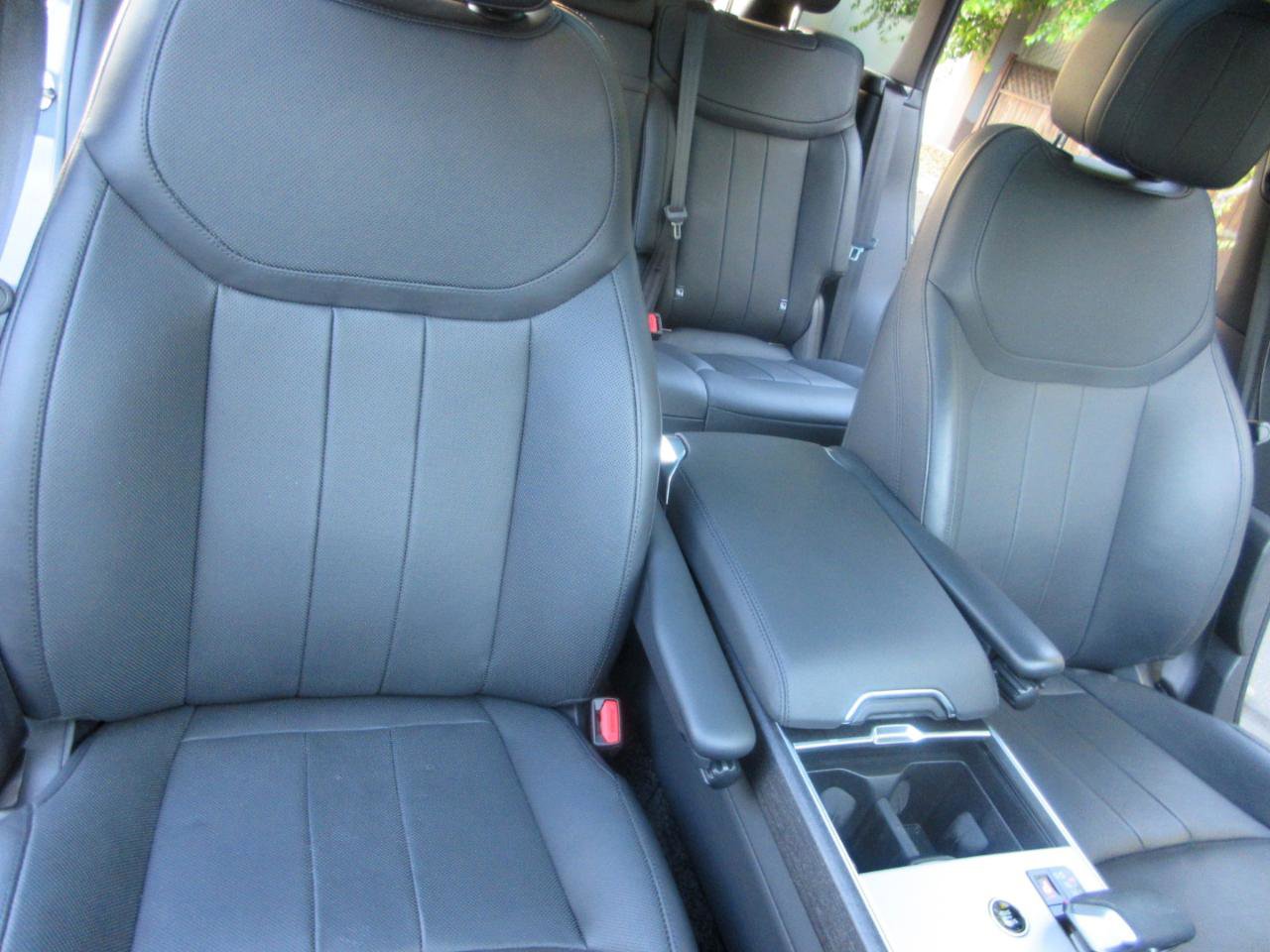 Used 2025 Land Rover Range Rover SE AWD/4WD image 34