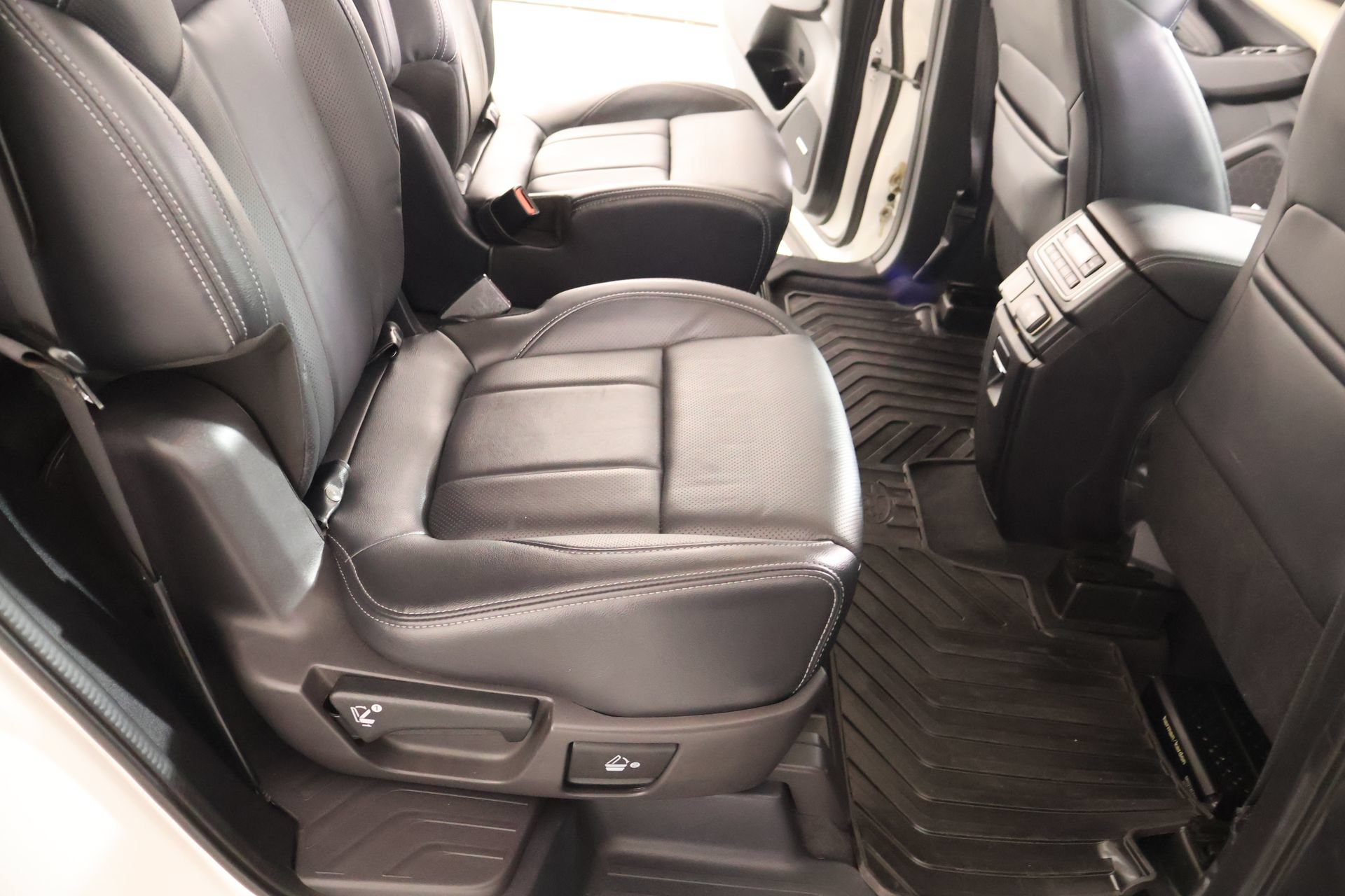 Used 2022 Subaru Ascent Limited w/ Technology Package AWD/4WD image 16