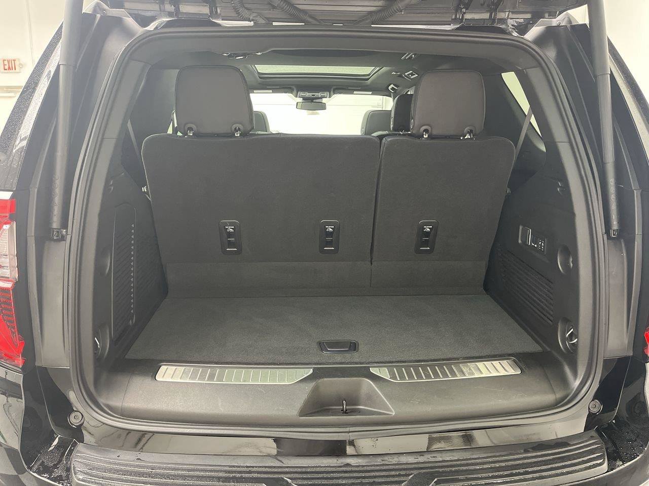 Certified 2025 GMC Yukon Denali w/ Sun & Power Step Package AWD/4WD image 34