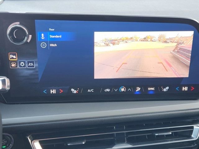 Used 2025 Chevrolet Traverse LT image 6