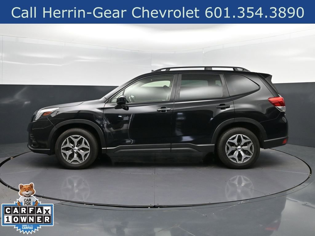 Used 2023 Subaru Forester Premium image 4