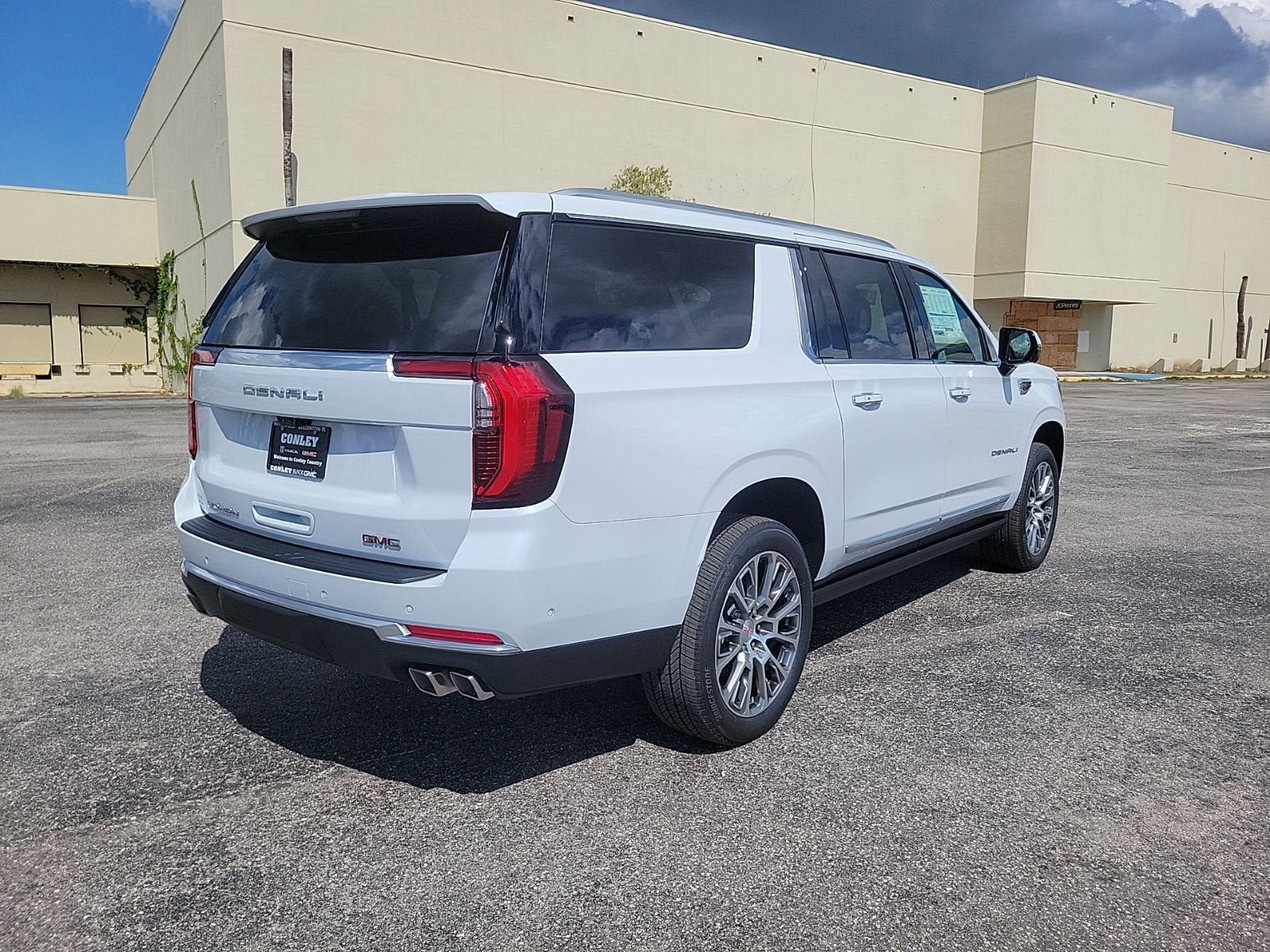 New 2026 GMC Yukon XL Denali image 5