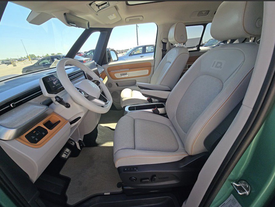 Used 2025 Volkswagen ID. Buzz 1st Edition AWD/4WD image 6