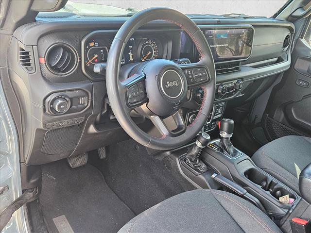 Used 2024 Jeep Wrangler Unlimited Rubicon AWD/4WD image 9