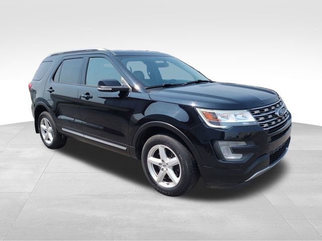 Used 2017 Ford Explorer XLT w/ Equipment Group 202A image 8
