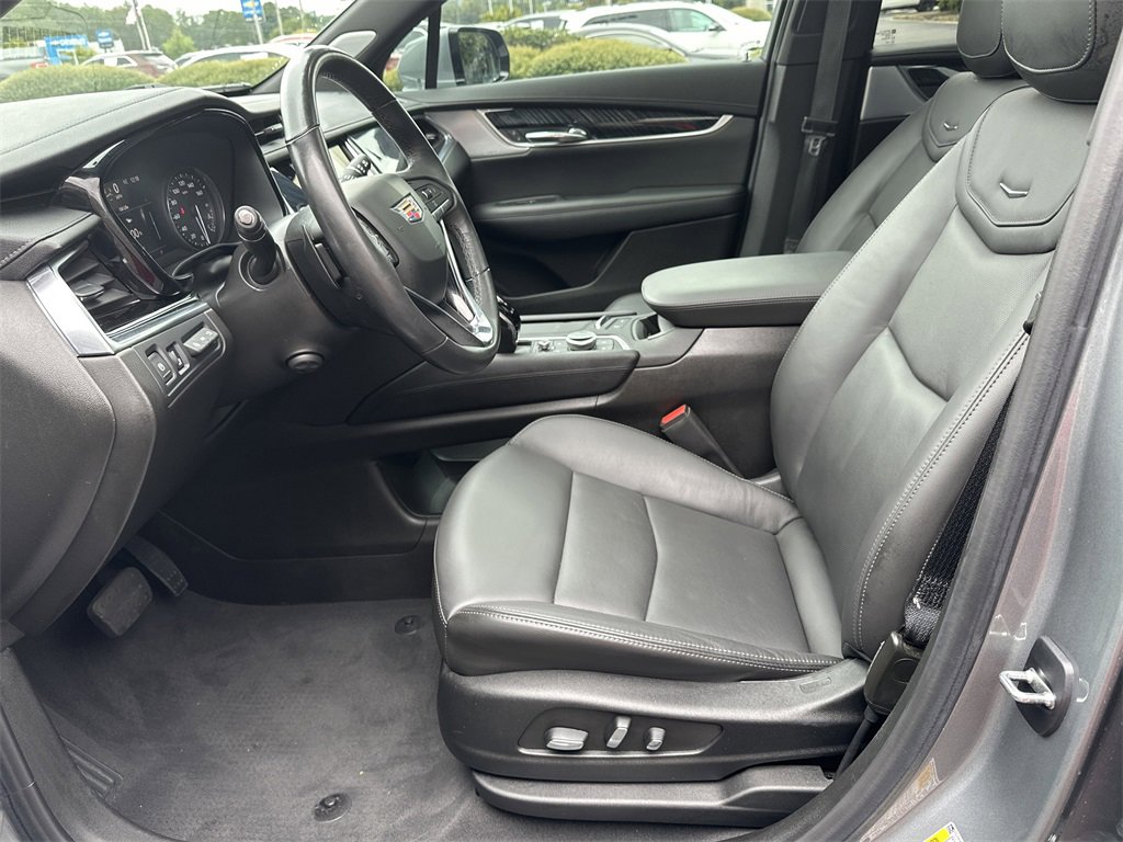 Used 2023 Cadillac XT6 Premium Luxury w/ Technology Package image 9