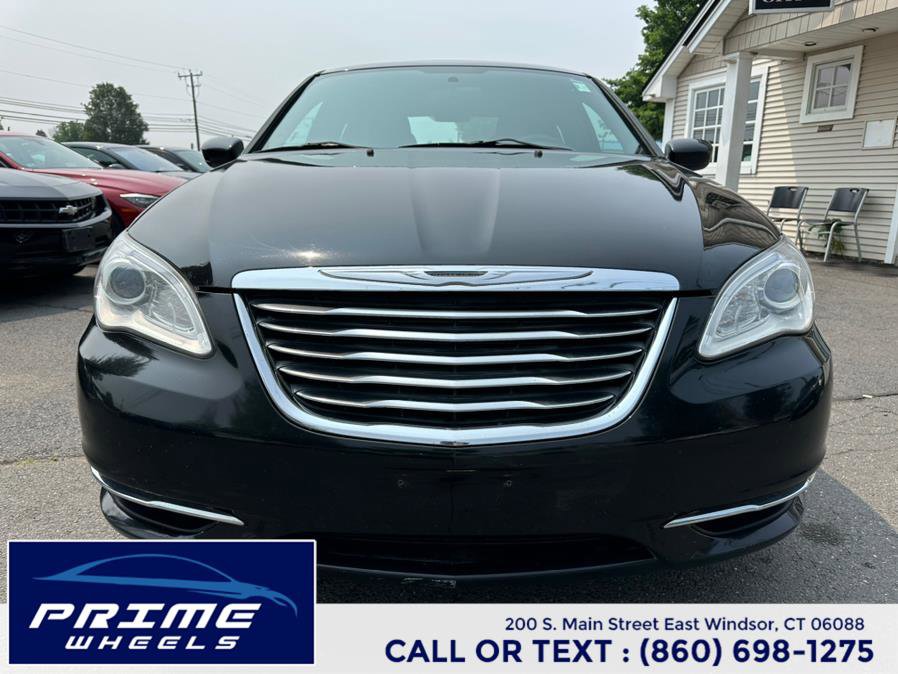 Used 2013 Chrysler 200 LX FWD image 2