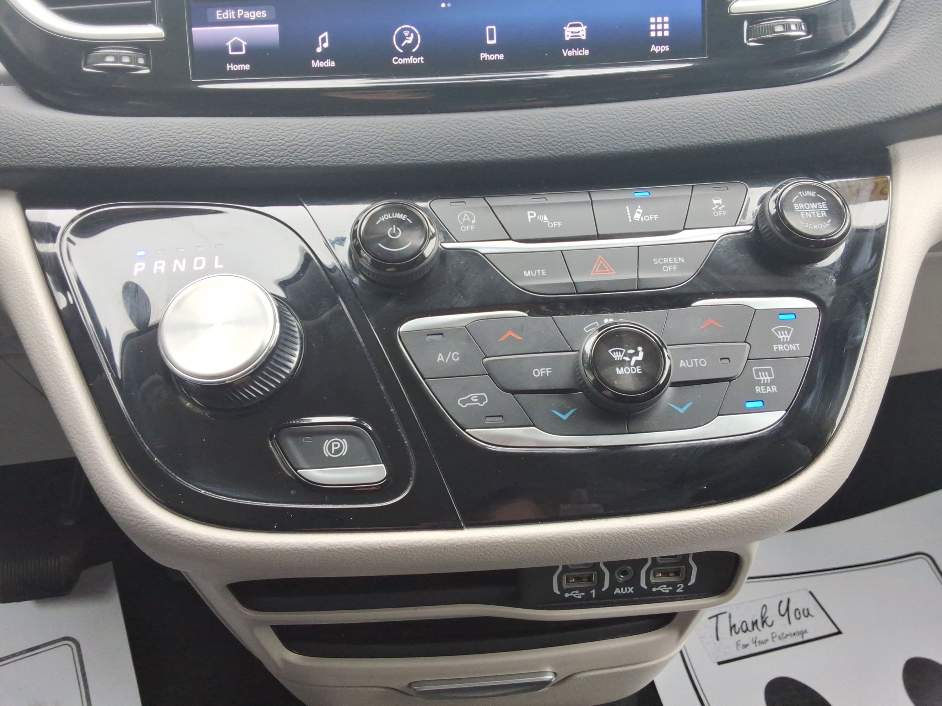 Used 2024 Chrysler Pacifica Touring-L image 17