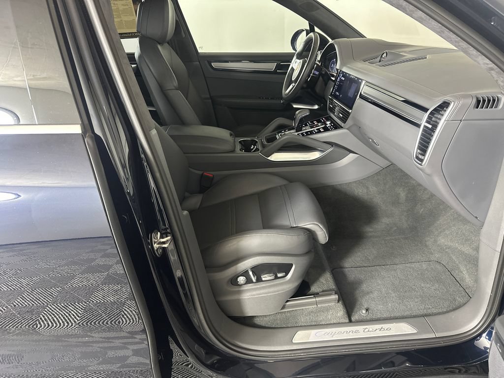 Used 2020 Porsche Cayenne Turbo AWD/4WD image 13