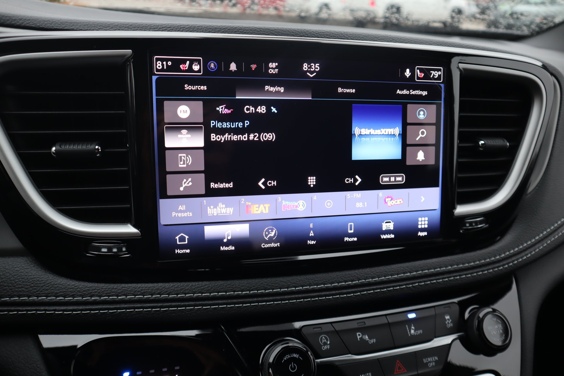 New 2027 Chrysler Pacifica Limited FWD image 5