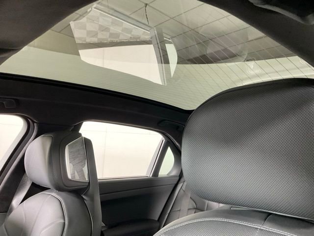 Certified 2024 BMW 760i xDrive AWD/4WD image 25