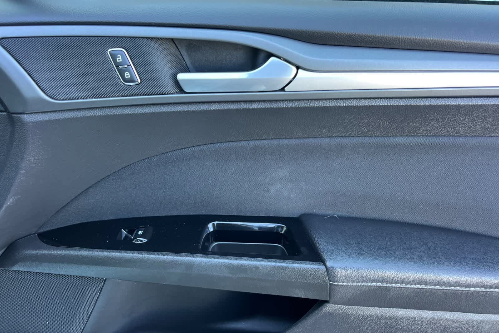 Used 2013 Ford Fusion SE FWD image 18