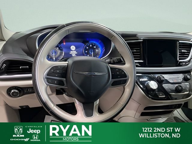 Used 2020 Chrysler Pacifica Limited image 22