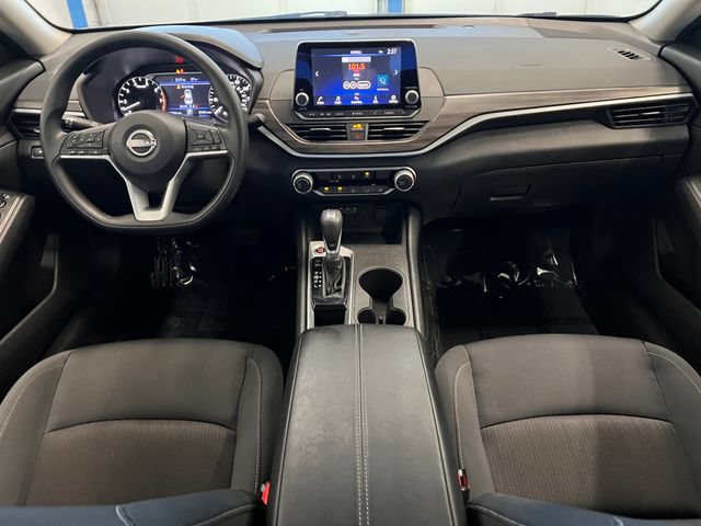 Used 2025 Nissan Altima 2.5 SV FWD image 17