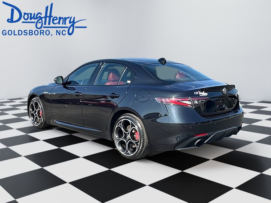 Used 2024 Alfa Romeo Giulia Veloce image 3