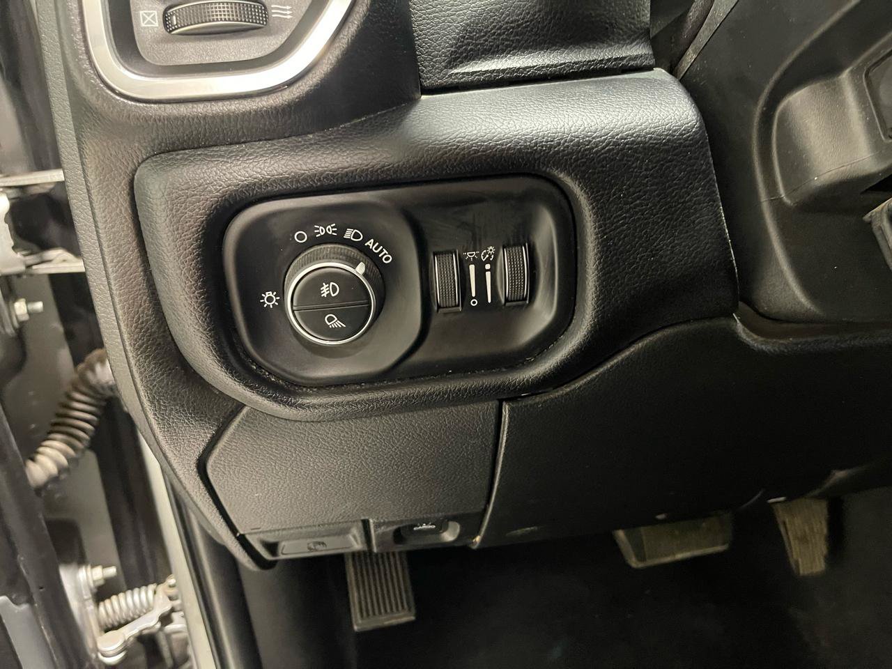 Used 2024 RAM 2500 Laramie AWD/4WD image 17