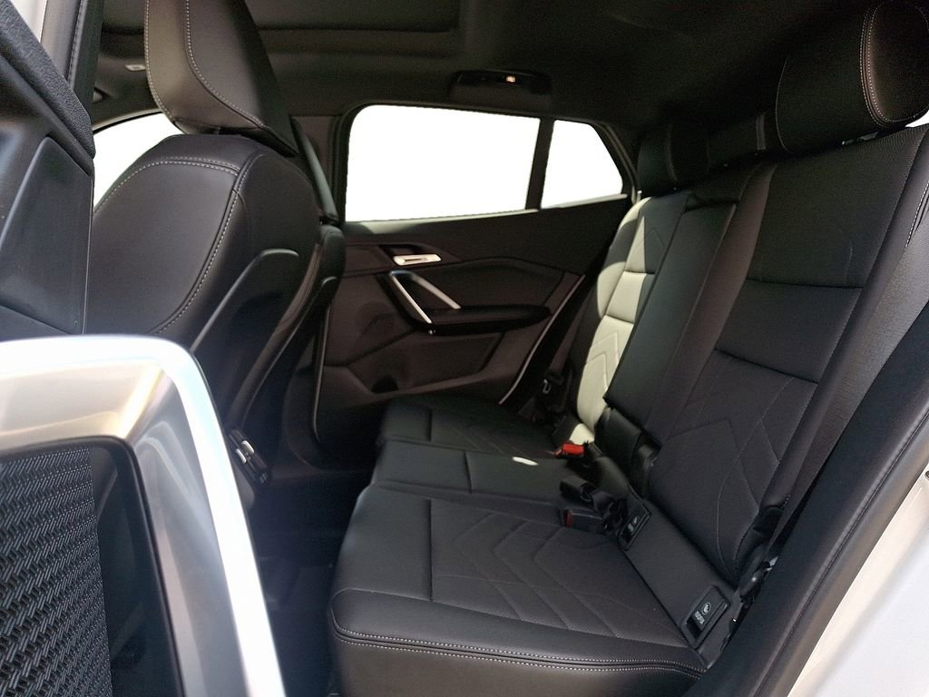 Used 2025 BMW X2 xDrive28i image 10